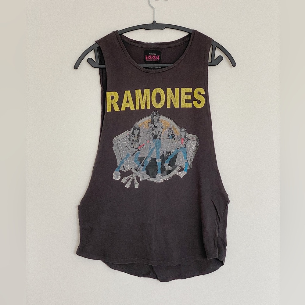 Ramones graphic tshirt muscle tank small gray